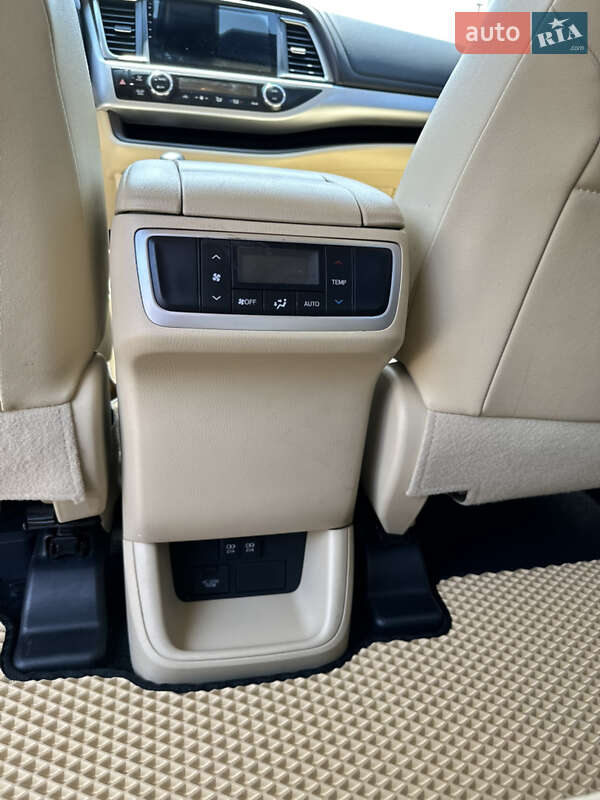 Внедорожник / Кроссовер Toyota Highlander 2019 в Одессе