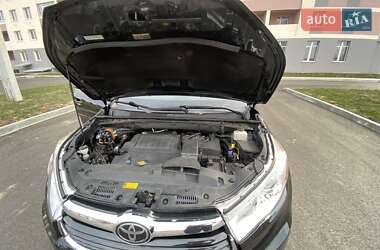 Позашляховик / Кросовер Toyota Highlander 2015 в 