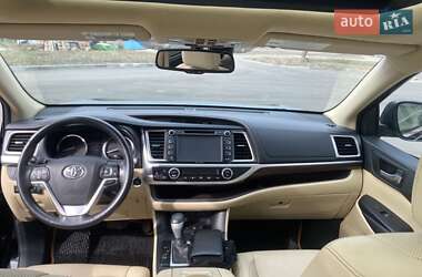 Позашляховик / Кросовер Toyota Highlander 2015 в 