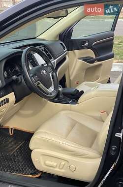 Позашляховик / Кросовер Toyota Highlander 2015 в 