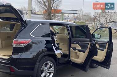 Позашляховик / Кросовер Toyota Highlander 2015 в 