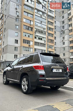 Внедорожник / Кроссовер Toyota Highlander 2011 в 