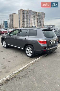 Внедорожник / Кроссовер Toyota Highlander 2011 в 