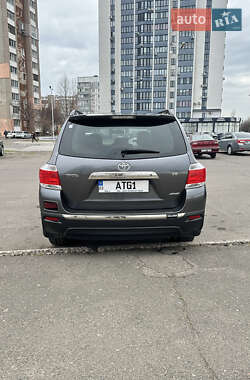 Внедорожник / Кроссовер Toyota Highlander 2011 в 