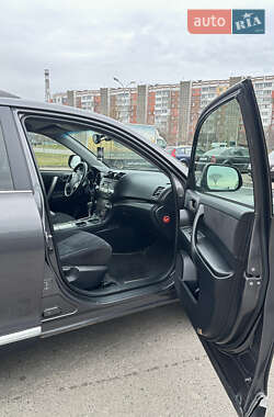 Внедорожник / Кроссовер Toyota Highlander 2011 в 