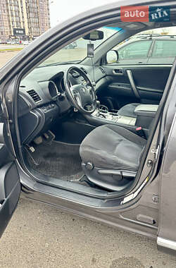 Внедорожник / Кроссовер Toyota Highlander 2011 в 