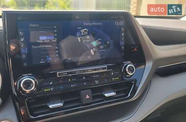 Внедорожник / Кроссовер Toyota Highlander 2022 в 
