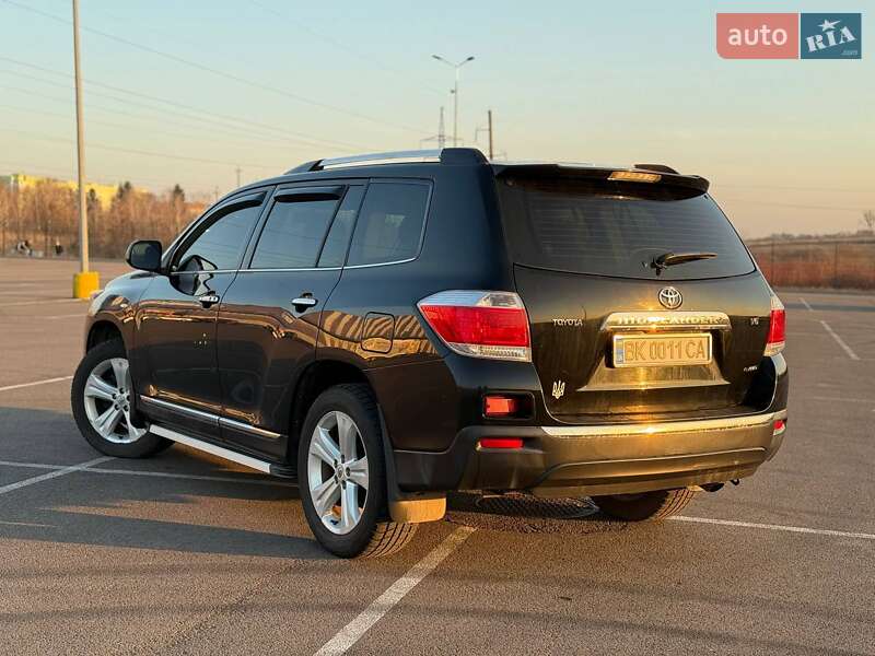 Внедорожник / Кроссовер Toyota Highlander 2010 в Ровно