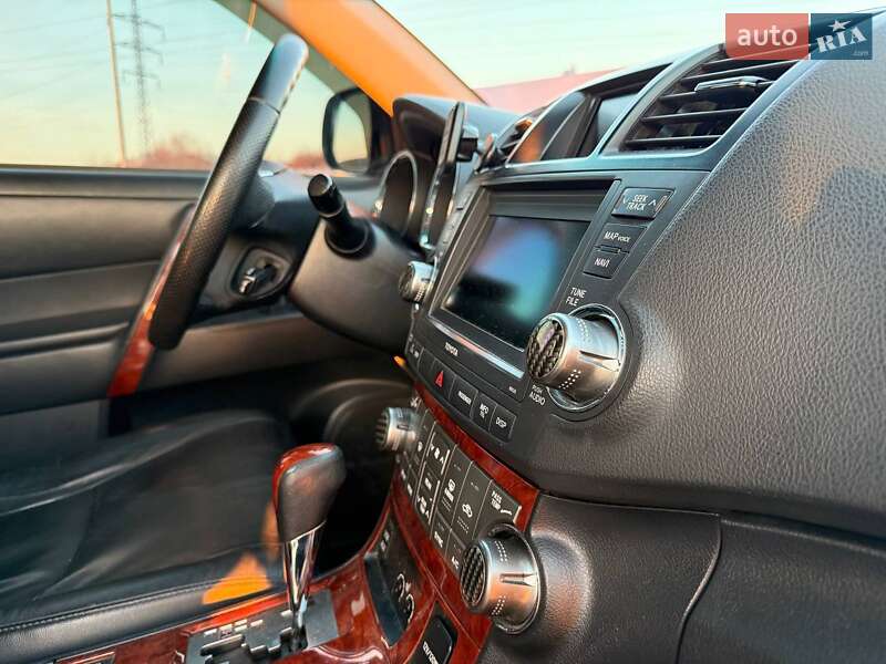 Внедорожник / Кроссовер Toyota Highlander 2010 в Ровно