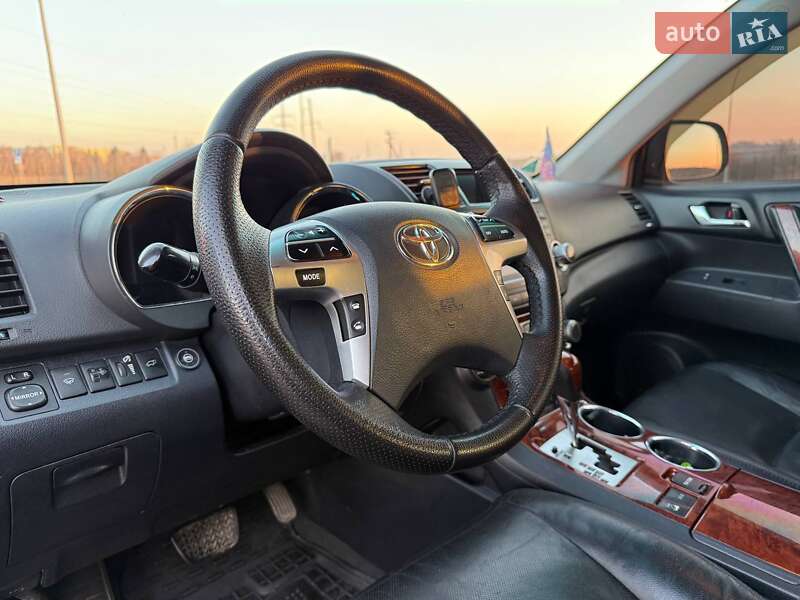 Внедорожник / Кроссовер Toyota Highlander 2010 в Ровно