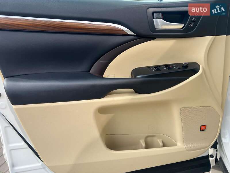 Внедорожник / Кроссовер Toyota Highlander 2018 в Одессе