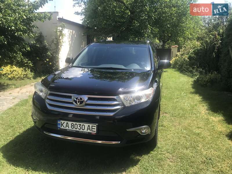 Внедорожник / Кроссовер Toyota Highlander 2013 в 