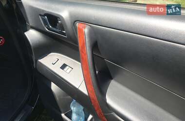 Внедорожник / Кроссовер Toyota Highlander 2013 в 