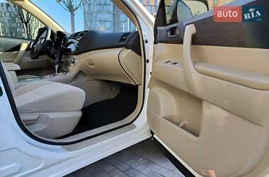 Позашляховик / Кросовер Toyota Highlander 2012 в 