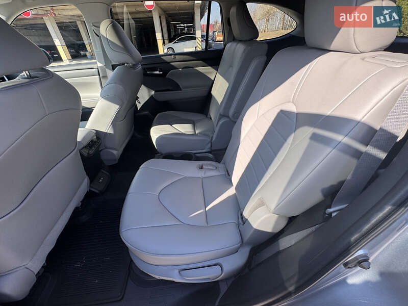 Внедорожник / Кроссовер Toyota Highlander 2023 в Киеве