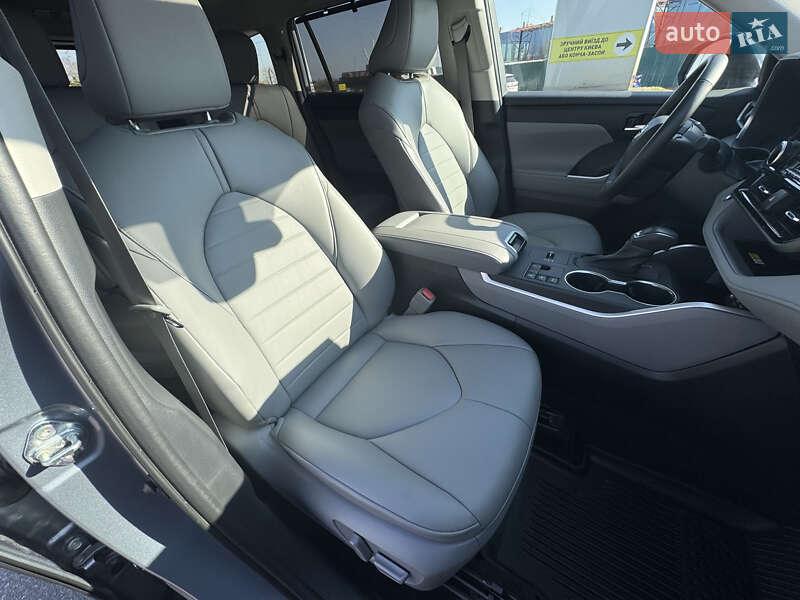 Внедорожник / Кроссовер Toyota Highlander 2023 в Киеве