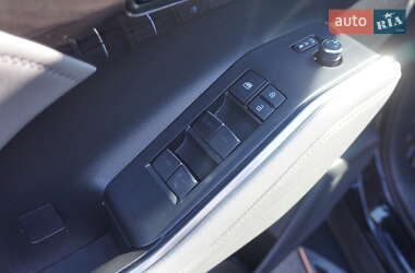 Позашляховик / Кросовер Toyota Highlander 2021 в 