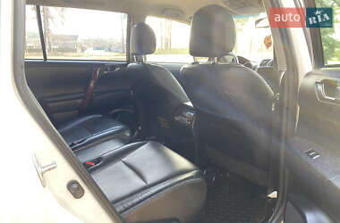 Позашляховик / Кросовер Toyota Highlander 2013 в 