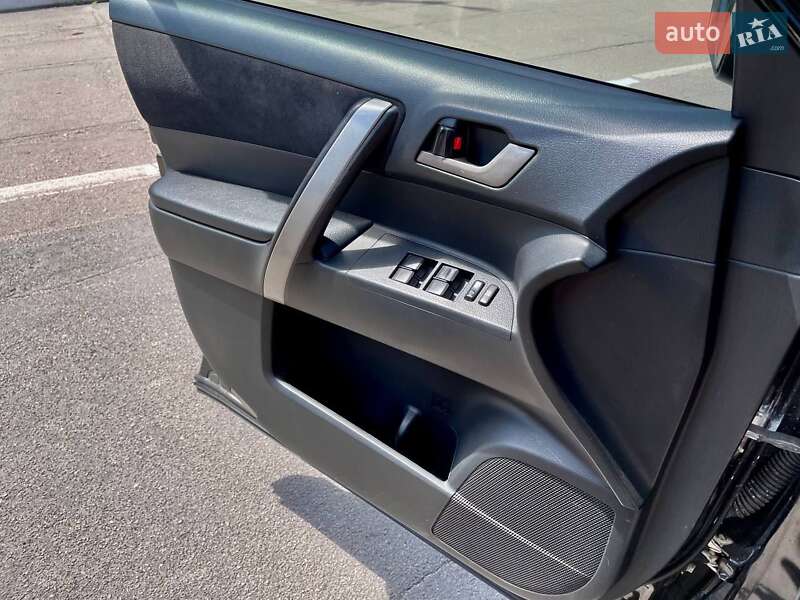 Позашляховик / Кросовер Toyota Highlander 2010 в Павлограді