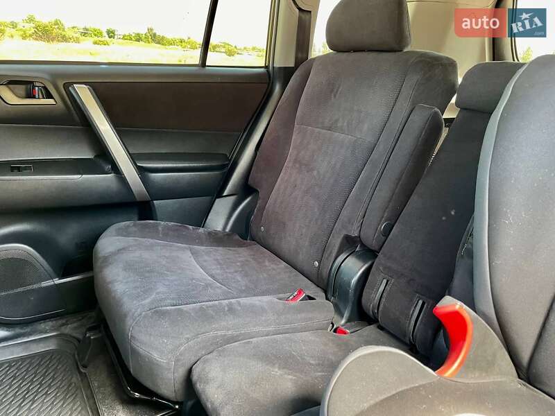 Позашляховик / Кросовер Toyota Highlander 2010 в Павлограді