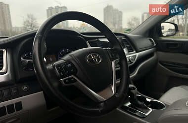 Позашляховик / Кросовер Toyota Highlander 2014 в 
