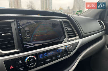 Позашляховик / Кросовер Toyota Highlander 2014 в 