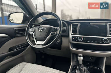 Позашляховик / Кросовер Toyota Highlander 2014 в 