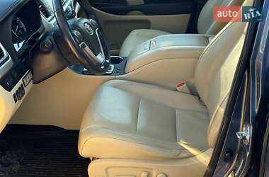 Позашляховик / Кросовер Toyota Highlander 2017 в 