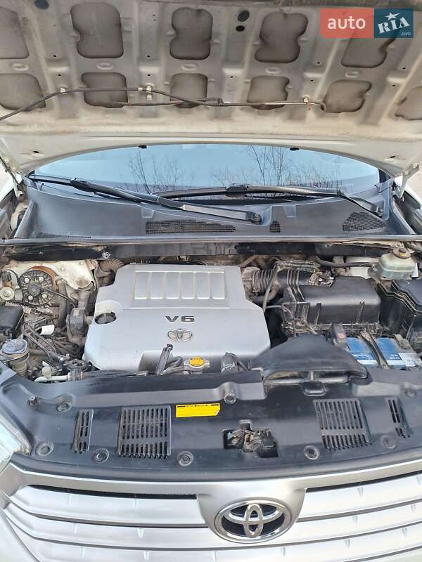 Внедорожник / Кроссовер Toyota Highlander 2011 в Килии