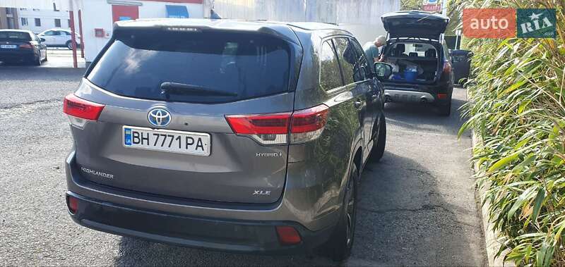 Внедорожник / Кроссовер Toyota Highlander 2017 в Одессе