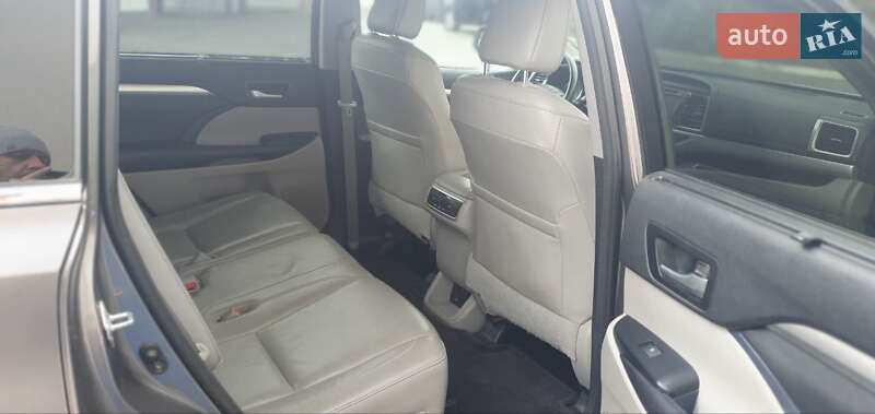 Внедорожник / Кроссовер Toyota Highlander 2017 в Одессе
