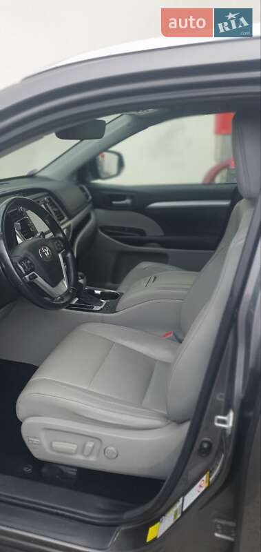 Внедорожник / Кроссовер Toyota Highlander 2017 в Одессе
