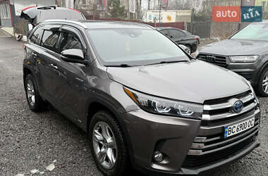 Внедорожник / Кроссовер Toyota Highlander 2017 в 