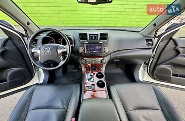 Внедорожник / Кроссовер Toyota Highlander 2013 в 