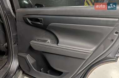 Позашляховик / Кросовер Toyota Highlander 2020 в 