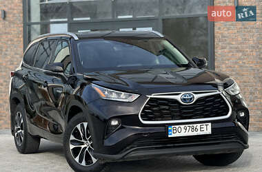 Позашляховик / Кросовер Toyota Highlander 2021 в 