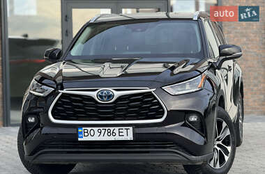 Позашляховик / Кросовер Toyota Highlander 2021 в 