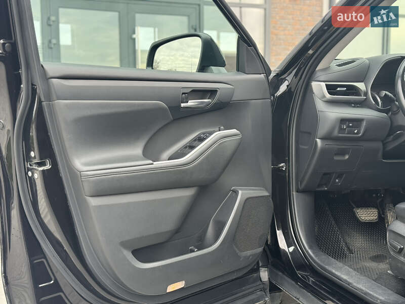 Позашляховик / Кросовер Toyota Highlander 2021 в Тернополі