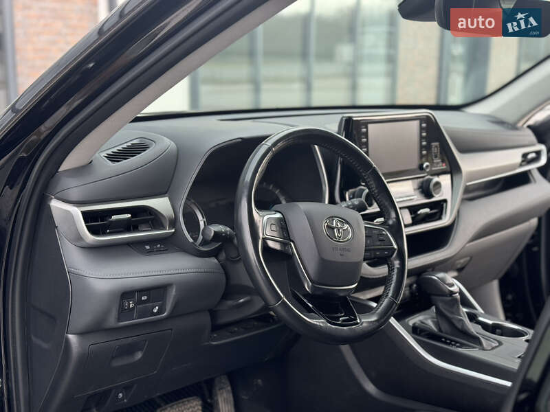 Позашляховик / Кросовер Toyota Highlander 2021 в Тернополі