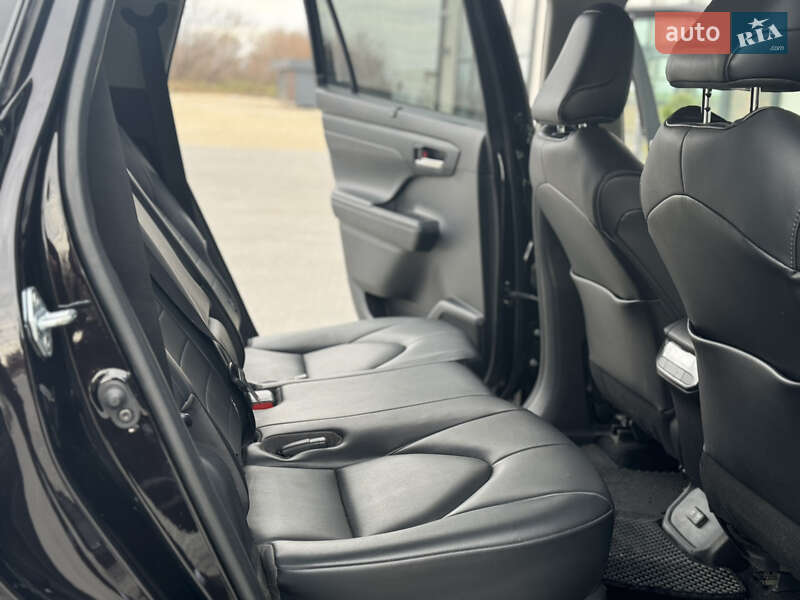 Позашляховик / Кросовер Toyota Highlander 2021 в Тернополі