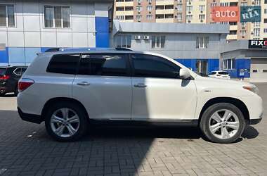 Внедорожник / Кроссовер Toyota Highlander 2011 в 