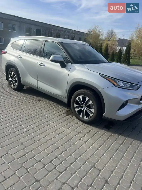 Внедорожник / Кроссовер Toyota Highlander 2022 в 