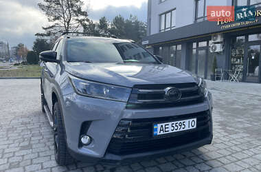 Внедорожник / Кроссовер Toyota Highlander 2017 в 