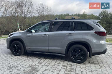 Внедорожник / Кроссовер Toyota Highlander 2017 в 