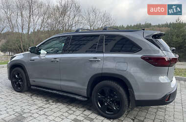 Внедорожник / Кроссовер Toyota Highlander 2017 в 