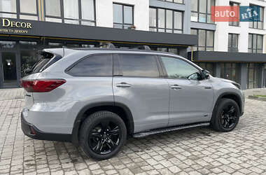 Внедорожник / Кроссовер Toyota Highlander 2017 в 