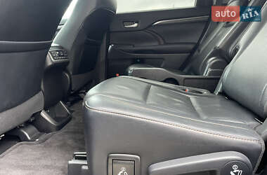 Внедорожник / Кроссовер Toyota Highlander 2017 в 