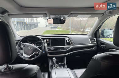 Внедорожник / Кроссовер Toyota Highlander 2017 в 