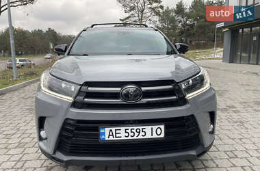 Внедорожник / Кроссовер Toyota Highlander 2017 в 