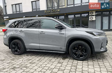 Внедорожник / Кроссовер Toyota Highlander 2017 в 